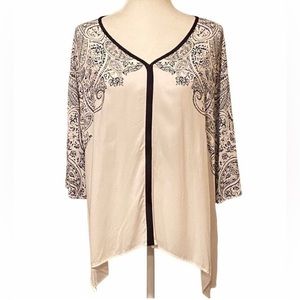 Chico’s size L black & white print top.